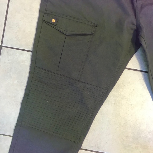 NEW…Sean John Mercer army green cargo stretch jeans - Picture 3 of 15